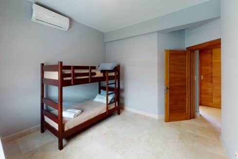 Apartment-E2-Arenas-Beachfront-Condos-Bedroom (4)