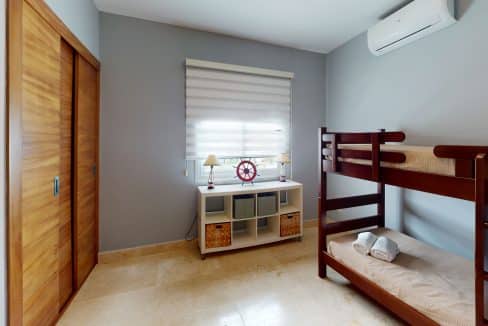 Apartment-E2-Arenas-Beachfront-Condos-Bedroom (5)