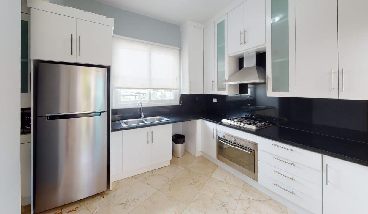 Apartment-E2-Arenas-Beachfront-Condos-Kitchen (1)