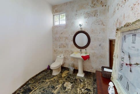 Las-Canas-Downstairs-Toilet