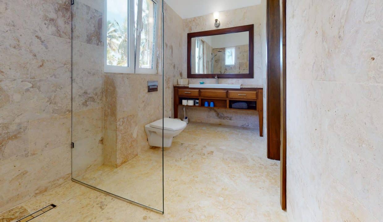 Las-Canas-Upstairs-Bathroom-5