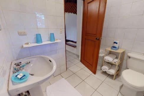El-Carite-Private-Apartments-Bathroom